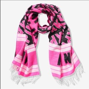 NWT vs pink scarf